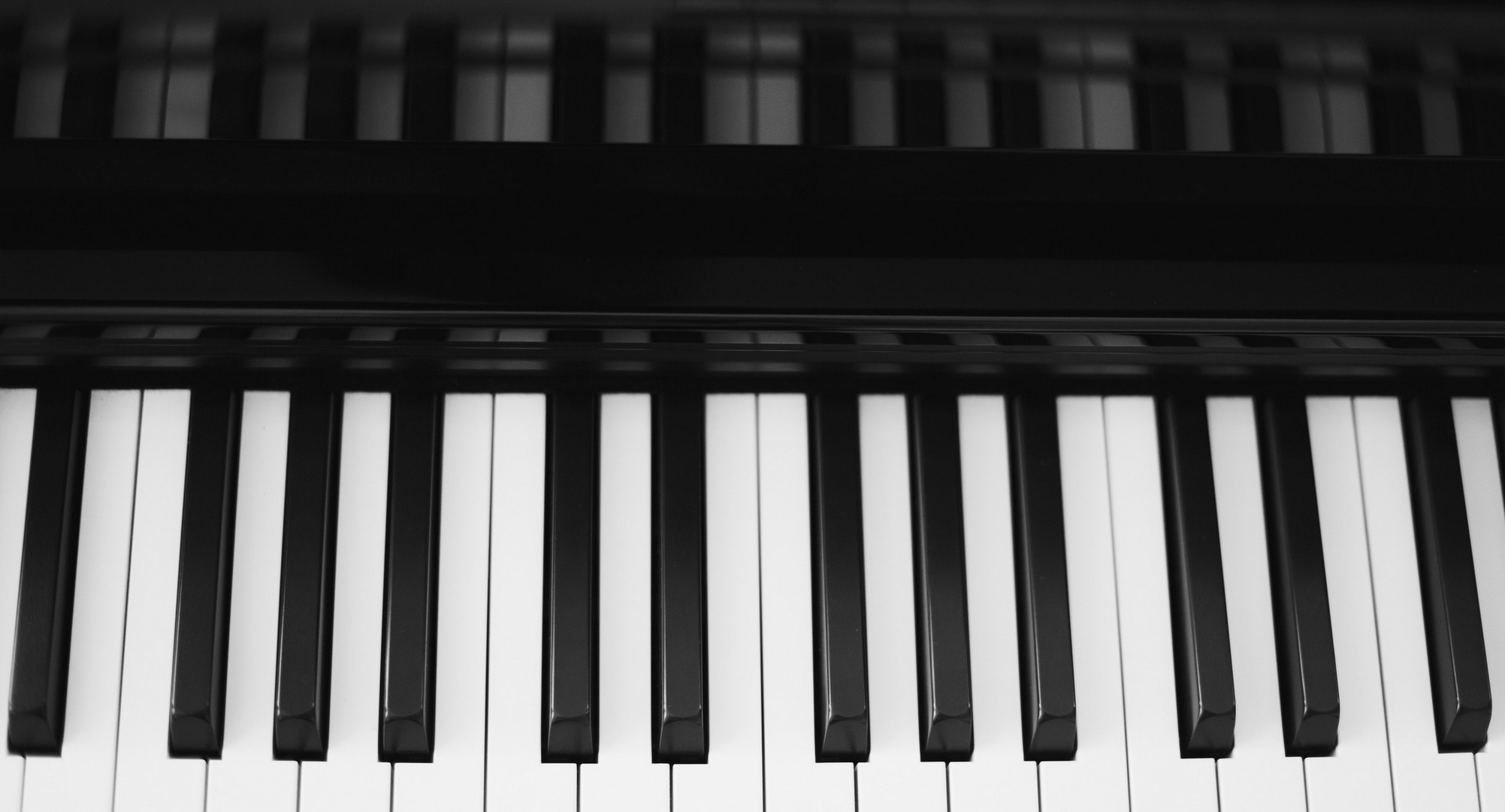 piano keyboard (black and white)