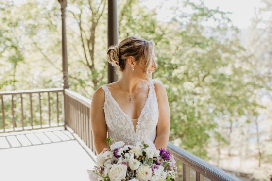 bouquet from Sue Hines Floral / hannah acheson photography / zephyr lodge / liberty lake WA