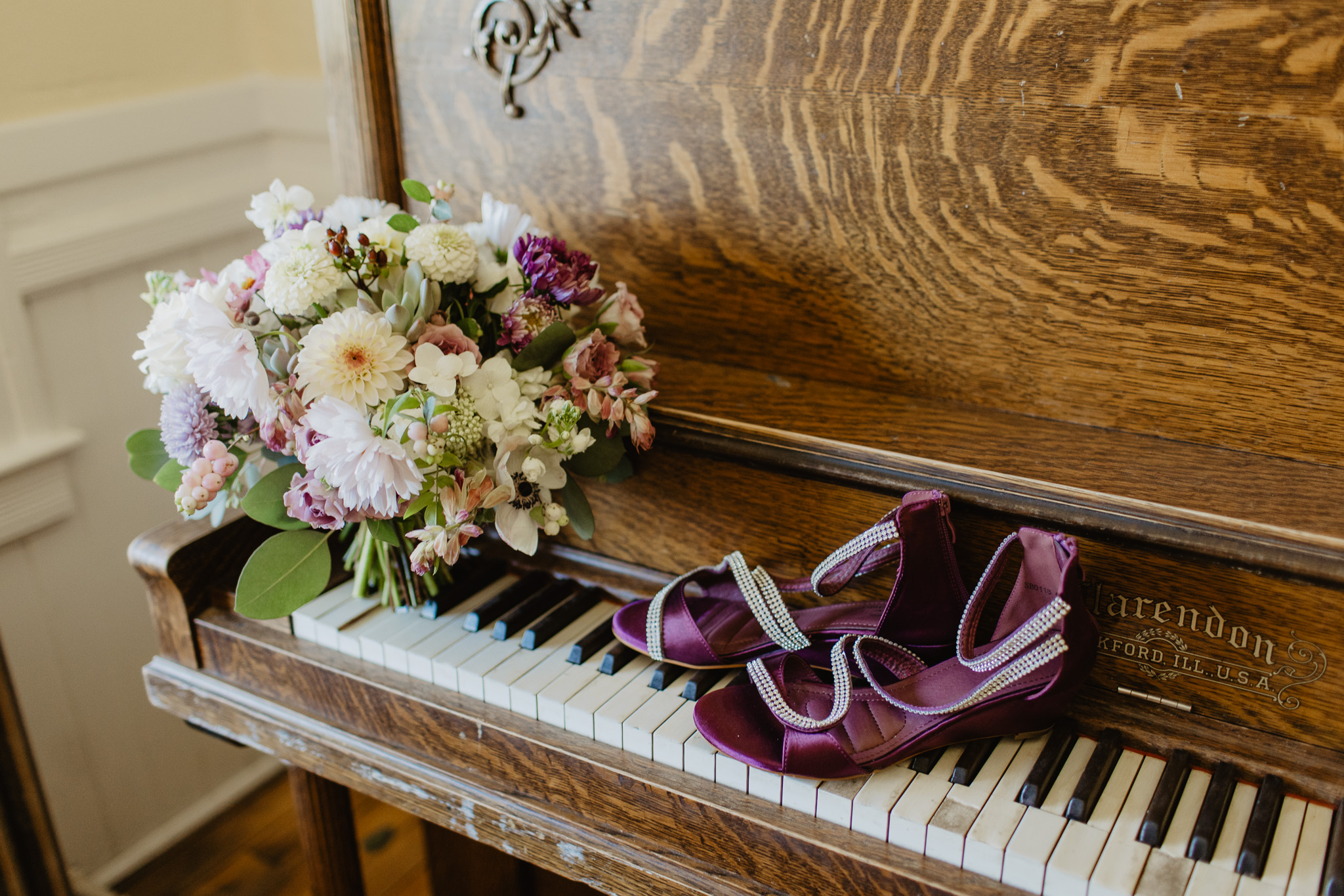 bouquet from Sue Hines Floral / hannah acheson photography / zephyr lodge / liberty lake WA