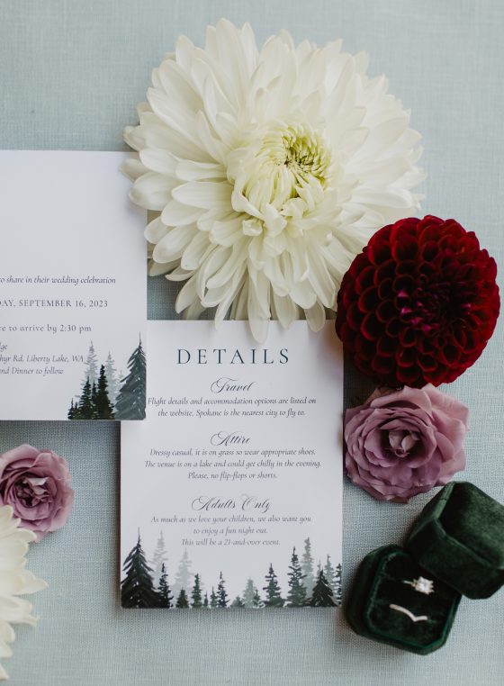 florals from Sue Hines Floral / hannah acheson photography / zephyr lodge / liberty lake WA